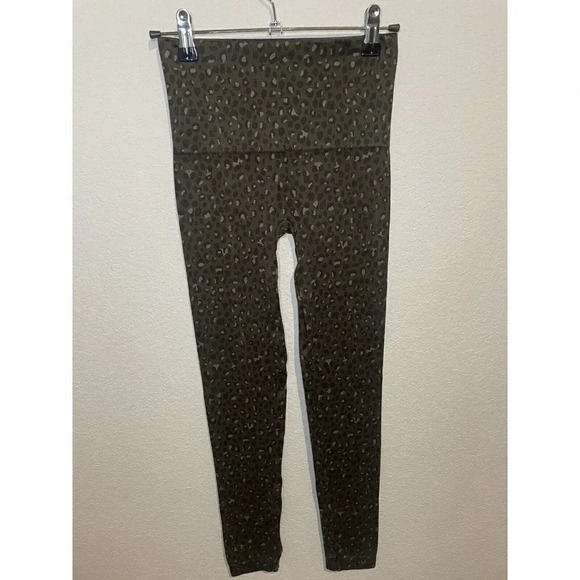 Spanx Look At Me Now Seamless Womens Leopard Olive Leggings Size Medium M - Picture 11 of 12